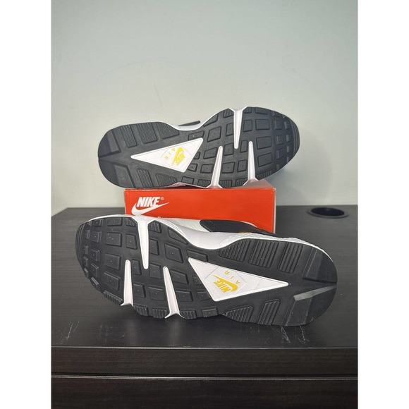Nike Air Huarache Michigan White Navy Blue Yellow Black DD1068-107 Men's 8.5 New - Picture 5 of 7